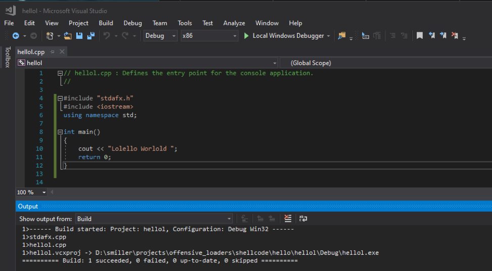 Visual Studio に表示された hellol.cpp コードとデバッグ ビルド情報